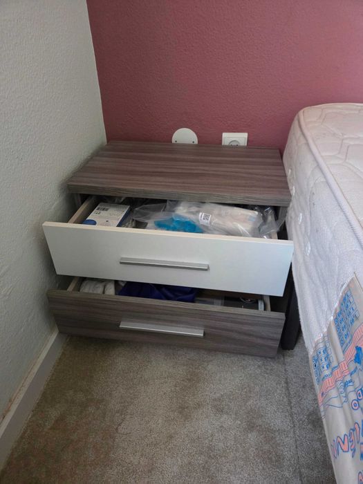 Mesas de cabeceira. 2 unidades