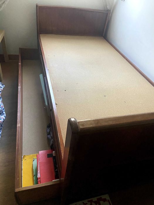 Cama solteiro, madeira maciça 2mx1m, com gavetas e gavetão
