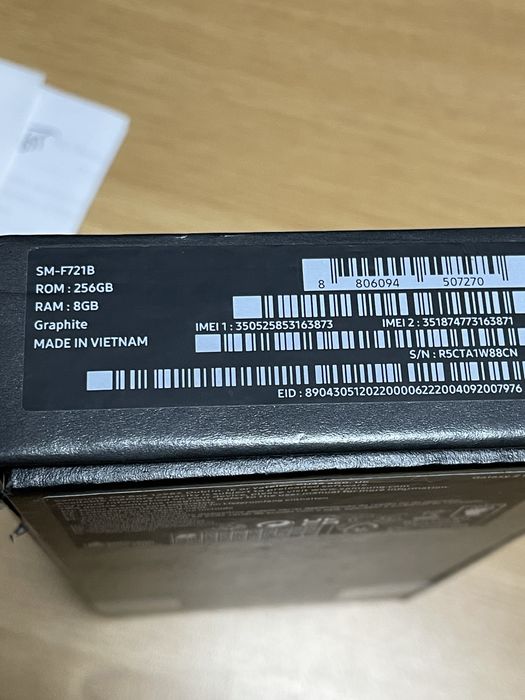 Samsung Galaxy Z flip 4 256 Gigas