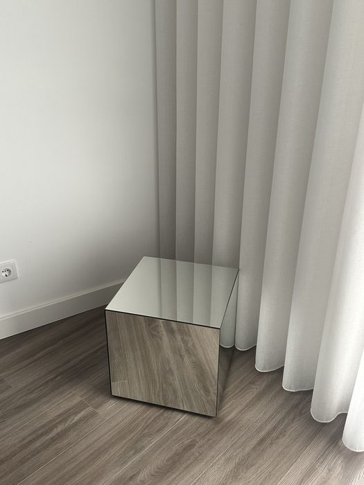 Mesa de apoio espelhada