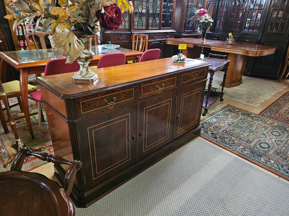 Aparador em madeira - Muito bom estado geral