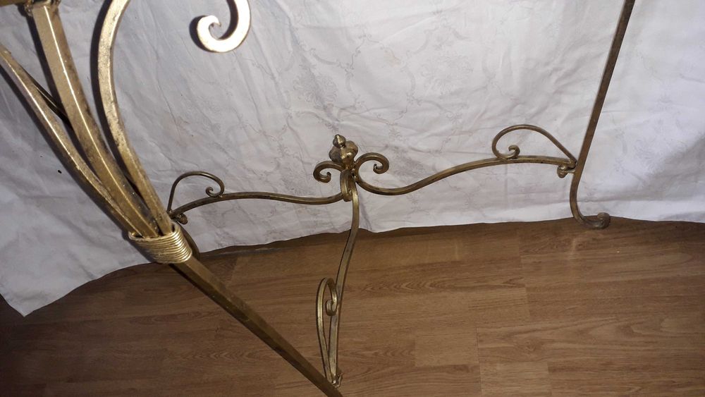 Metalowy  stolik konsola z lustrem do powieszenia na  ścianę