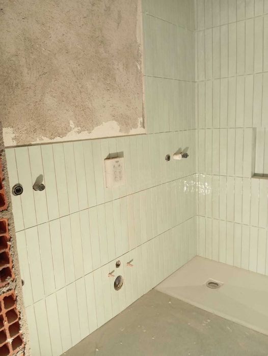 Professional Tile Installer526216490627911681