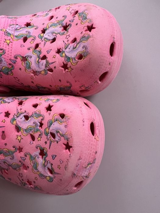 Тапочки типу крокси шльопанці