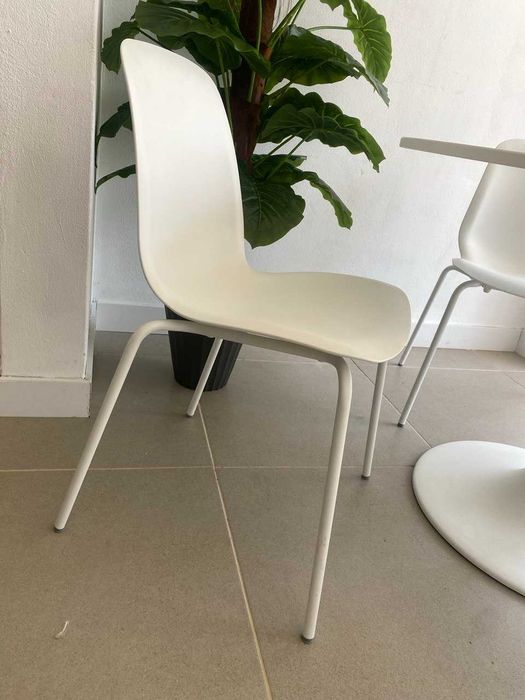 Mesa IKEA DOCKSTA + 4 Cadeiras Brancas | Como Nova | Conjunto Completo