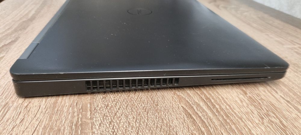 Ноутбук Dell Latitude E5570 15.6" FHD i5 2.4ghz 8GbDDR4 500Gb SSD
Core