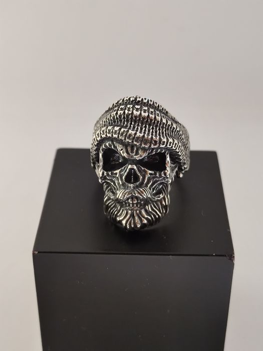 Серебряное кольцо череп