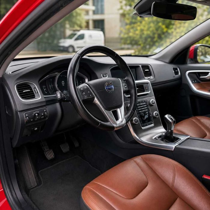 Volvo V60 2.0 D4 Summum || Poucos KMS || Excelente Oportunidade
