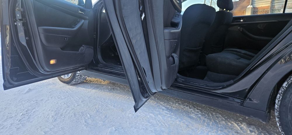 Toyota Avensis 2006 рік 2.0 дизель для військових