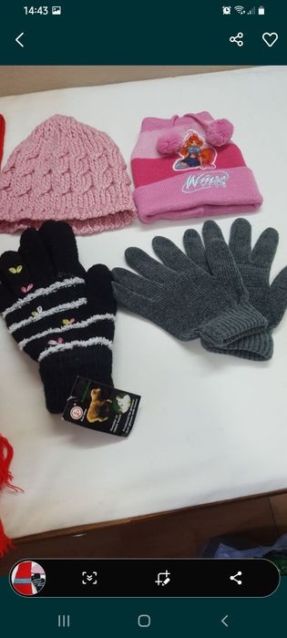 Gorros e luvas novos