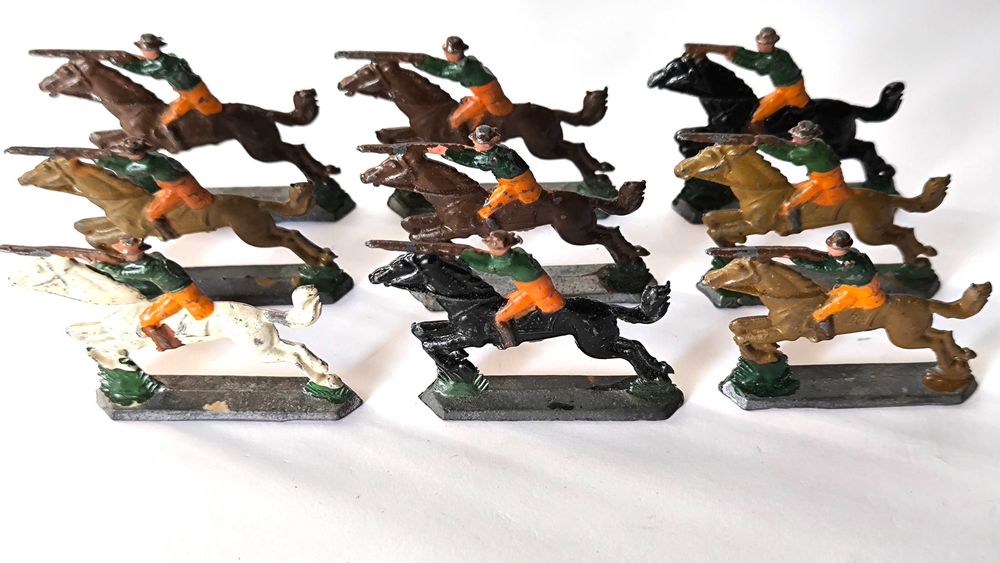 9 Soldados / Bonecos Chumbo RADAR ? - 4cm - Soldadinho a Cavalo