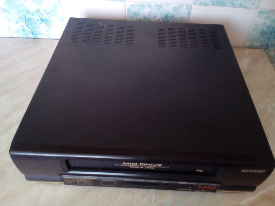 Видеомагнитофон  SHARP (на запчасти)