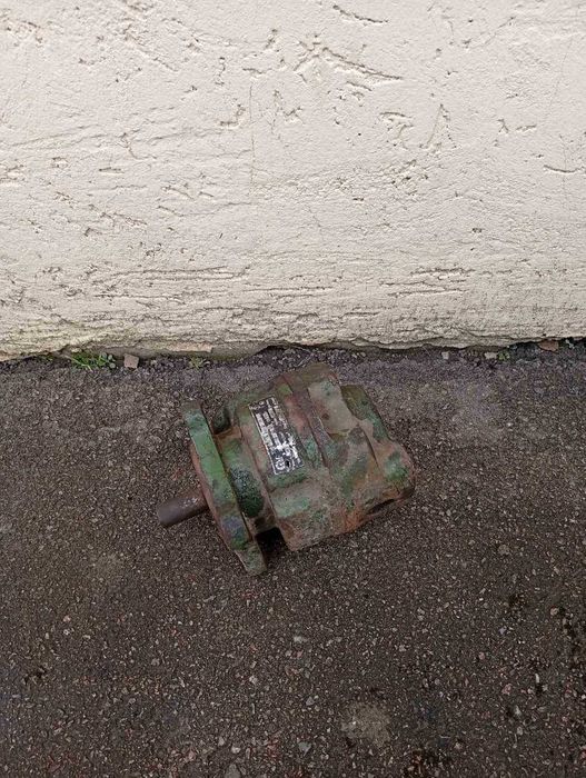 Масляний насос         .