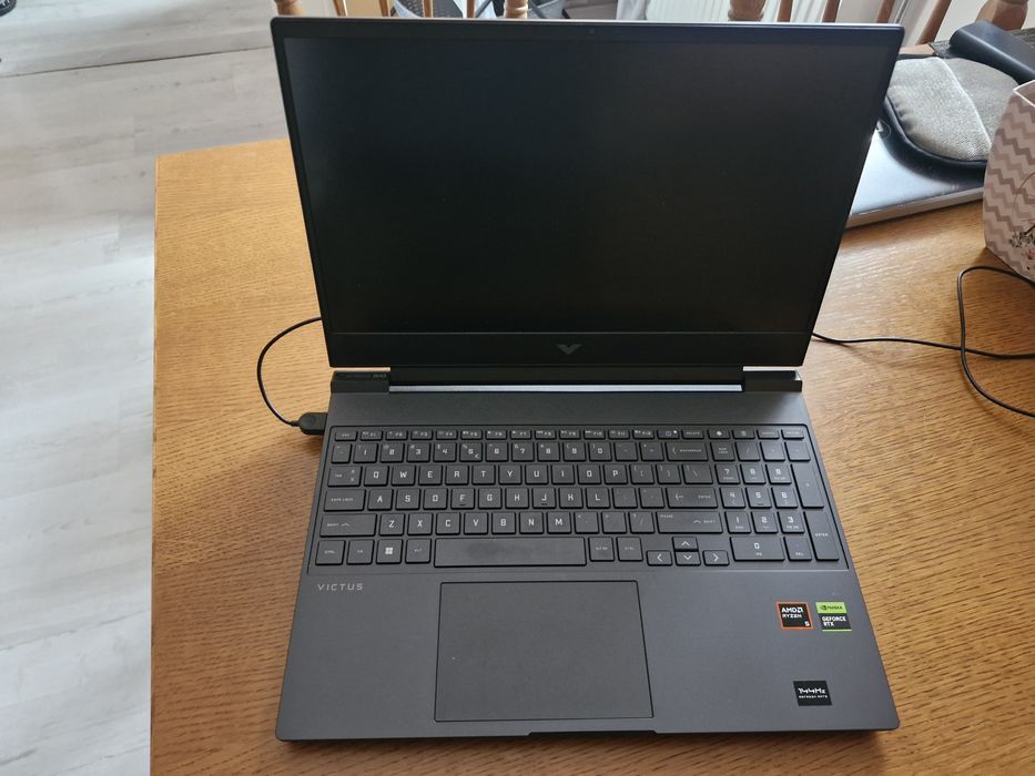 Laptop dla gracza jak nowy hp victur