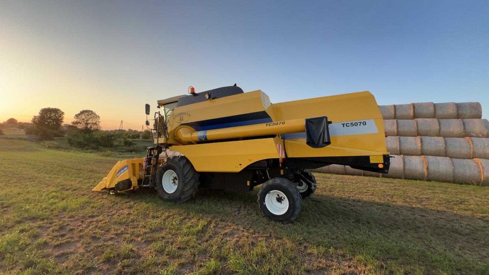 Kombajn zbożowy New Holland TC 5070