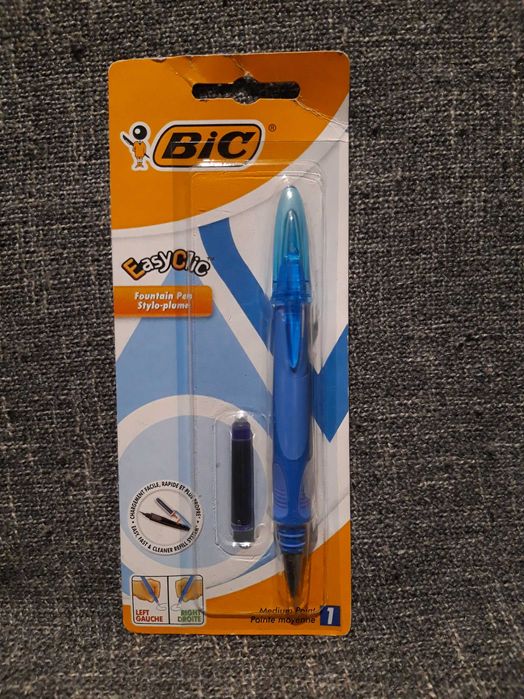 Caneta de tinta permanente "BIC"
