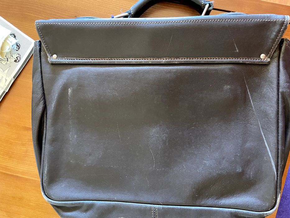 Mala de homem em pele de marca