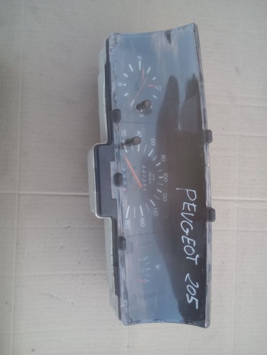 Peugeot 205 benzyna  licznik zegar zegary