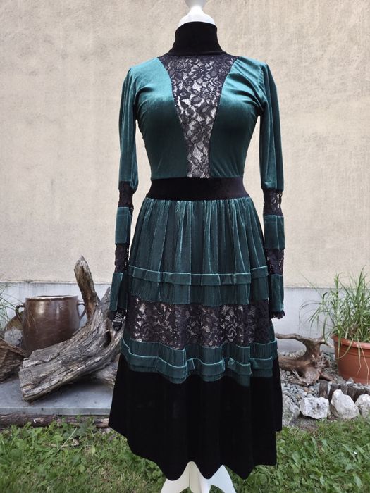 Gotycka sukienka handmade zielony aksamit i koronka avant garde