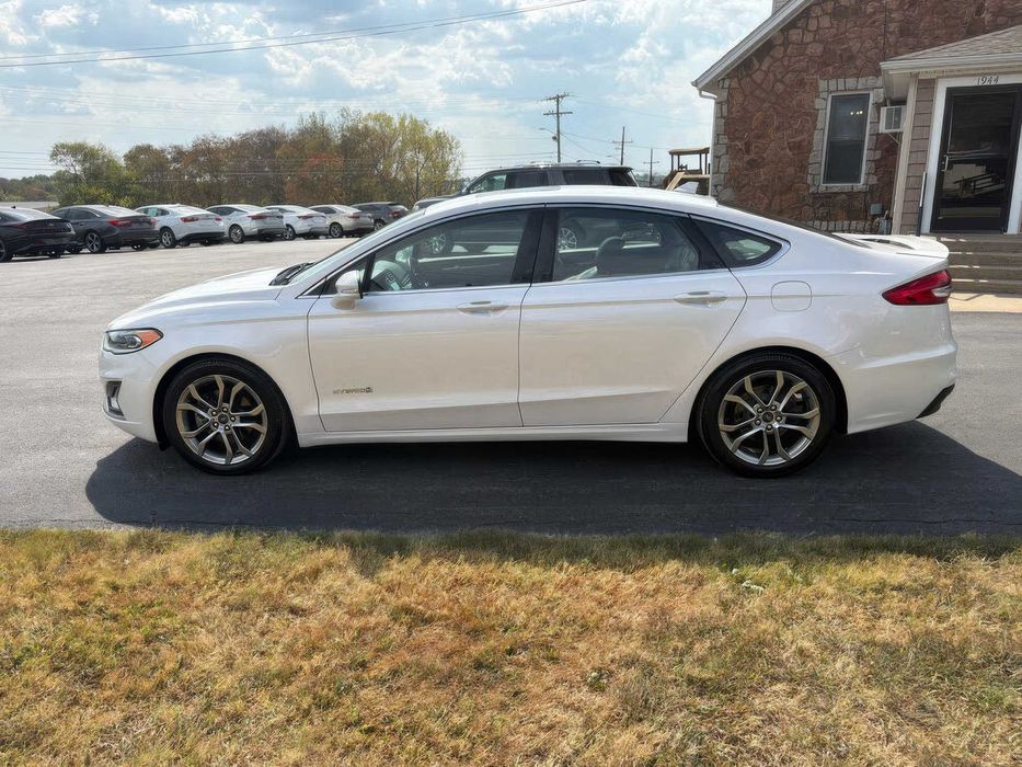 Ford Fusion Hybrid Titanium      2019