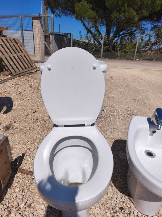 Conjunto Sanita + Bidé Roca | 85€ | Ideal para Garagem, Anexo ou Casa de Banho