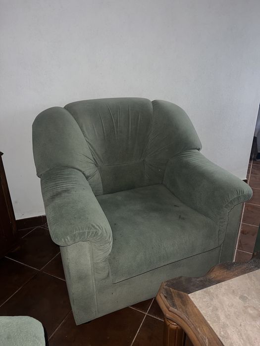 Conjunto de 3 sofas com mesa de centro