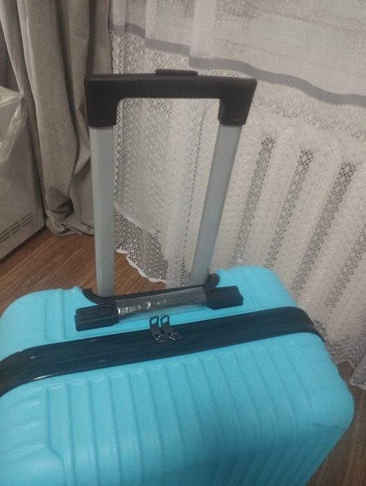 Продам чемодан новый в использовании не был размер 24