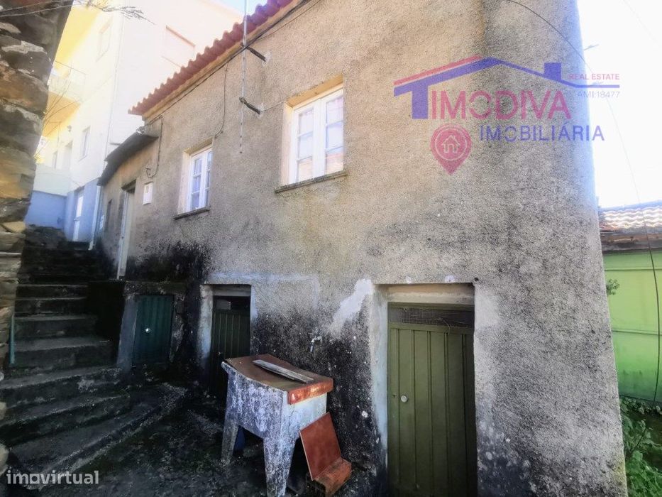 Moradia T2 a necessitar de poucas remodelações, perto da Pampilhosa...