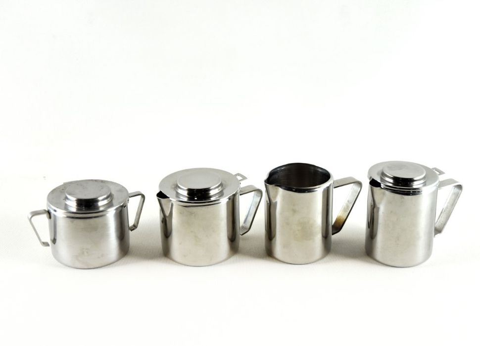 Conjunto composto por Bule, 2 Leiteiras, Açucareiro