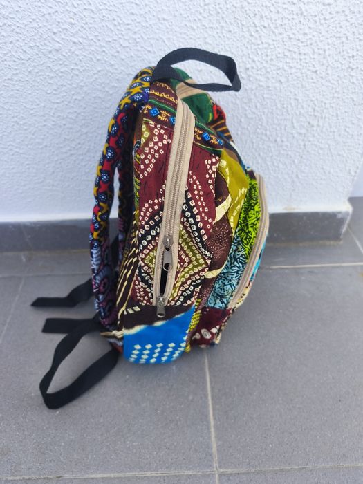 Mochila com retalhos de tecido inspiração Africana