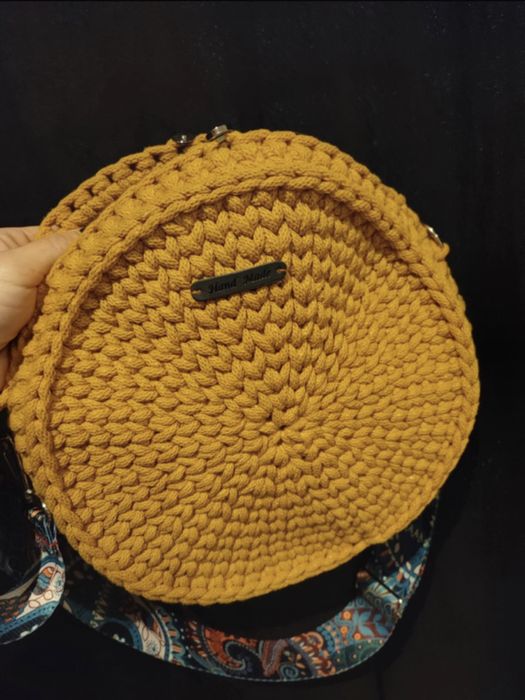 Żółta musztardowa torebka ręcznie robiona na szydełku