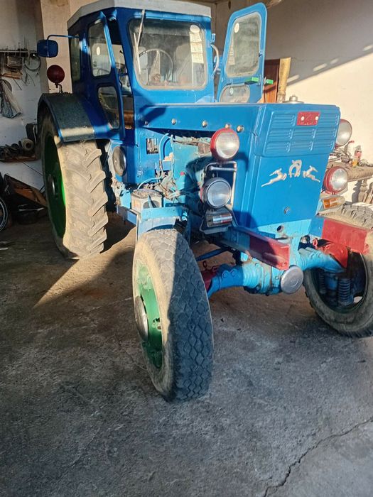 Трактор у хорошому стані