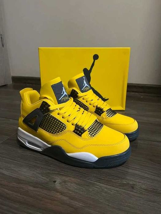 Jordan_4_Retro_tour_yellow R.42