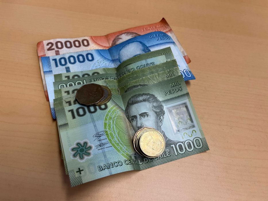 Pesos chilenos CLP - notas e moedas