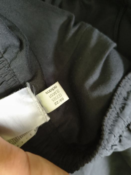 Spodnie adidas z szerokim nogawkami szelesty L