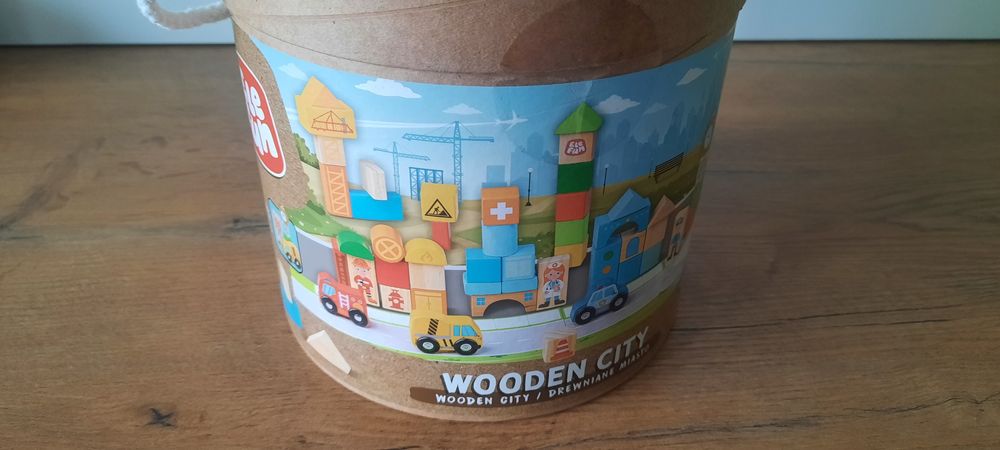 Nowy zestaw klocków  "Drewniane Miasto".