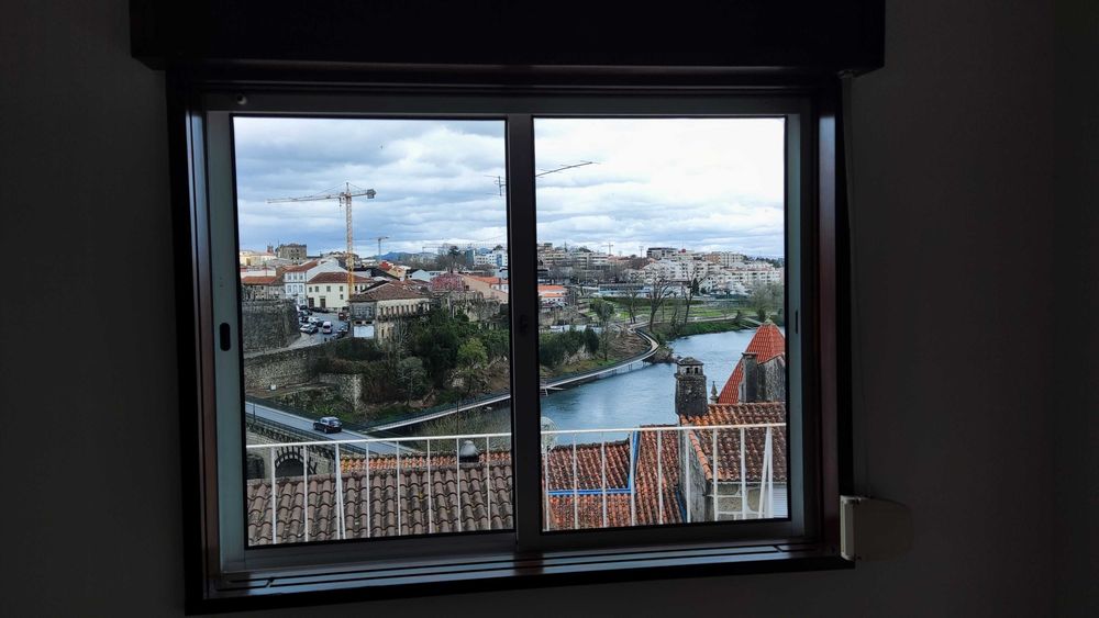 Moradia T4 + 1 para arrendamento em  Barcelinhos  junto ao rio cávado