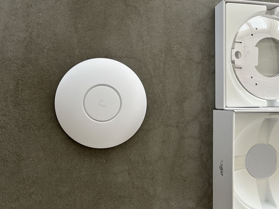 Punk dostepu Ubiquiti UAP AC PRO  Acces Point