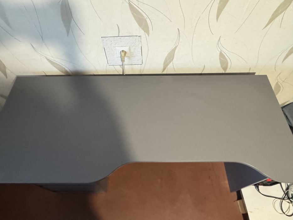 Стіл компʼютерний