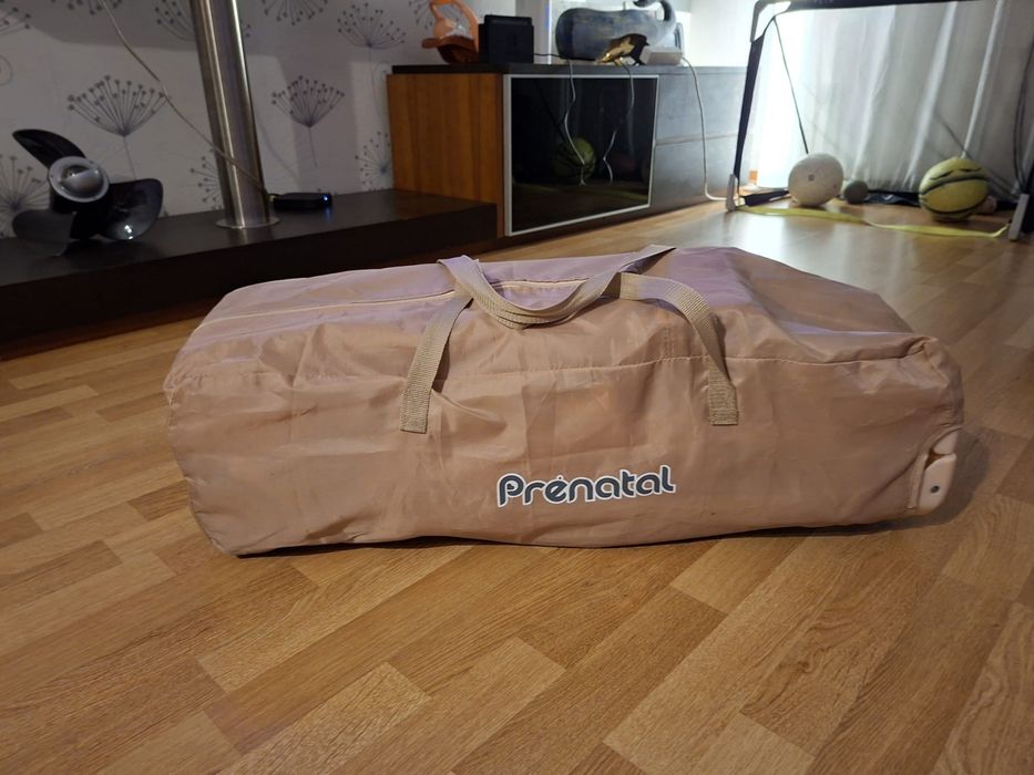 Cama de viagem como nova