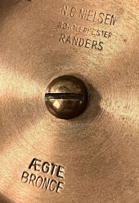 Świecznik duński z brązu sygnowany N.C.Nielsen Klokkestager vintage