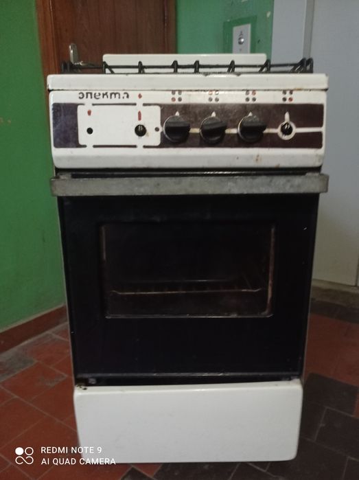 Продам полностью рабочую газовую плиту