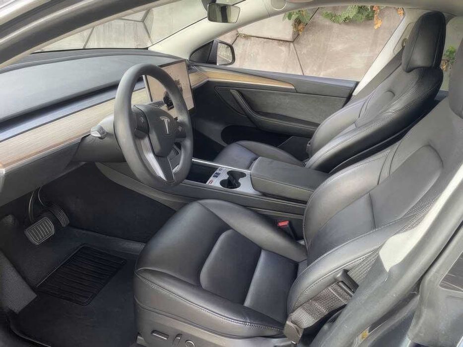 Tesla Model Y Long Range      2023