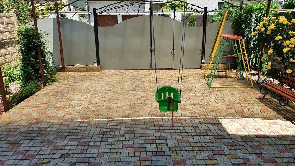 Будинок біля моря в Одесі, Совіньйон.