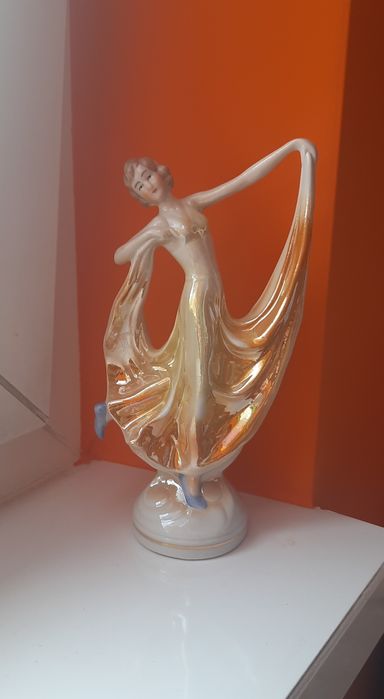 Foreign Figurka Baletnica Porcelana Opalizowana