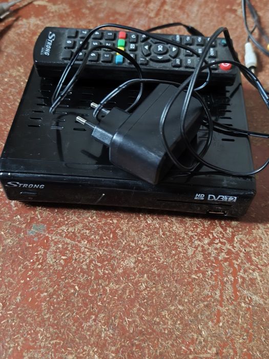 Т2 тюнер  Strong
