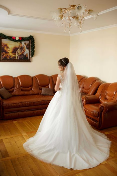 Продам весільну сукню
