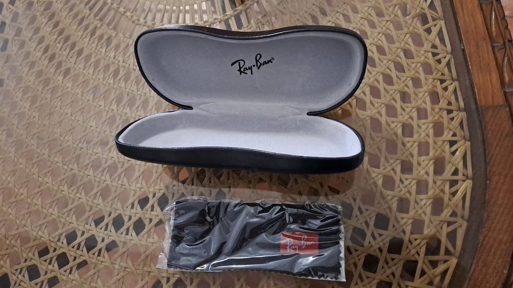 Caixa de óculos Ray-ban semi-nova
