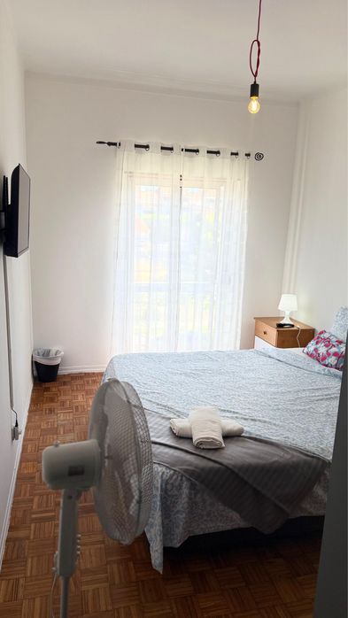 Quarto para casal margem em montijo.