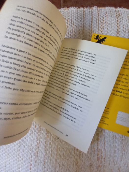 Três livros amarelos editora Guerra e Paz Pessoa Whitman Twain Kipling